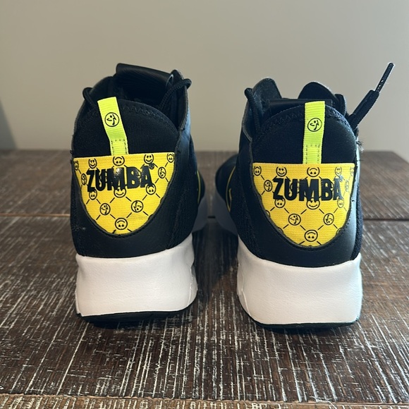Zumba Fitness Air Funk Shoes ~ Black ~ 8.5 - Picture 3 of 4